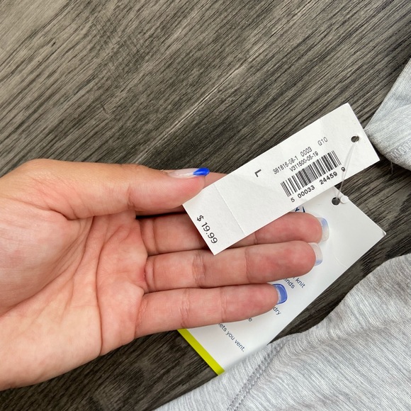 Old Navy Workout Top - Picture 2 of 3